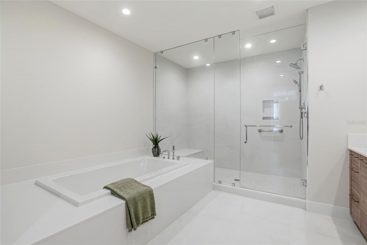 301 1st Street S, Unit 1104, Saint Petersburg, FL 33701 Photo