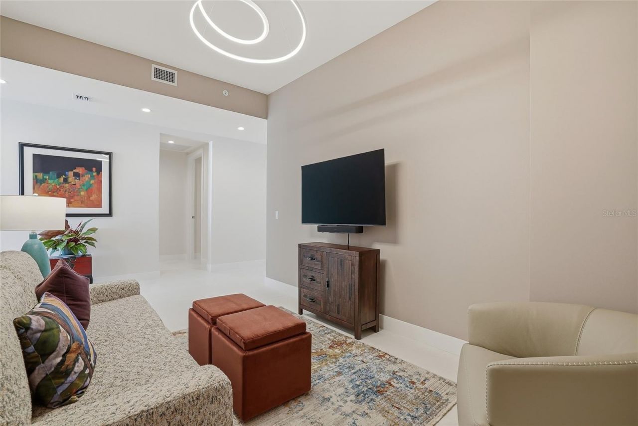 301 1st Street S, Unit 1104, Saint Petersburg, FL 33701 Photo