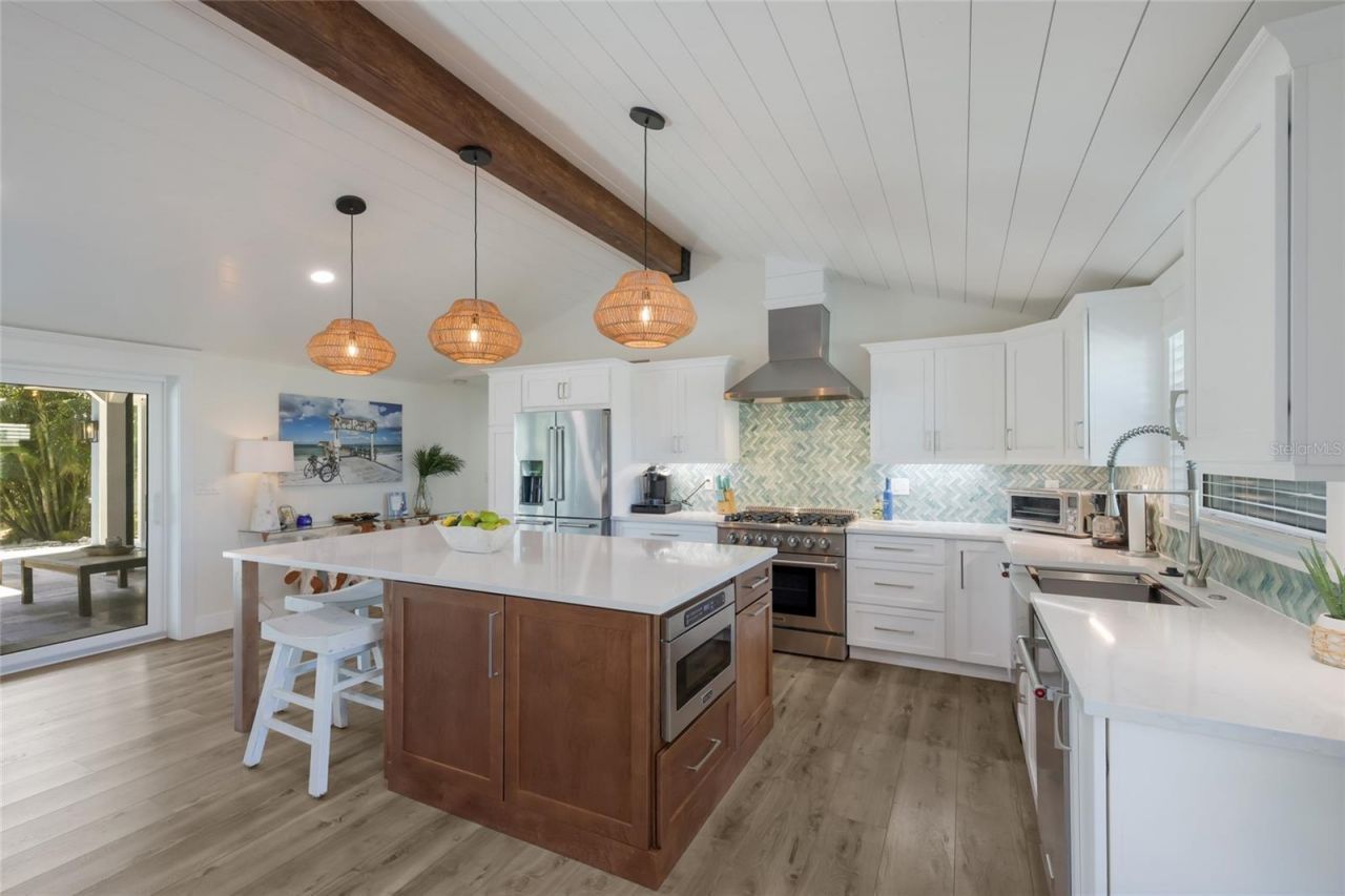 517 70th Street, Holmes Beach, FL 34217 Photo