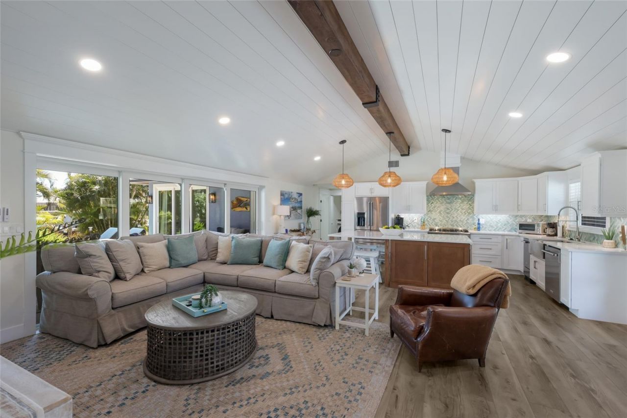 517 70th Street, Holmes Beach, FL 34217 Photo