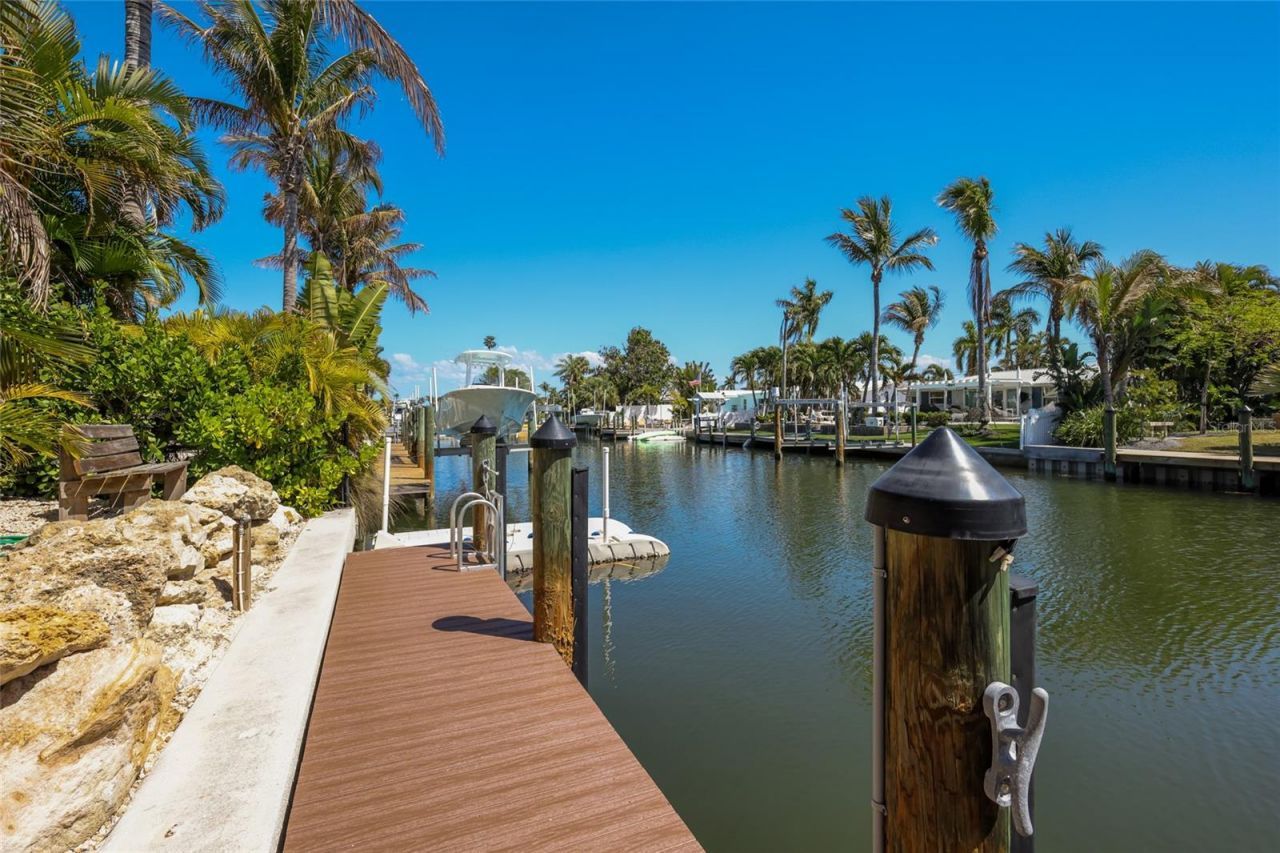 517 70th Street, Holmes Beach, FL 34217 Photo