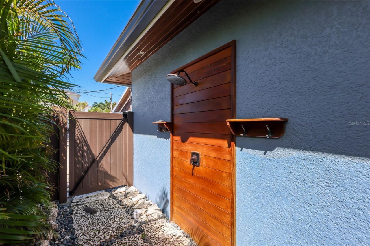 517 70th Street, Holmes Beach, FL 34217 Photo