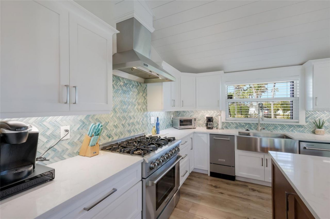 517 70th Street, Holmes Beach, FL 34217 Photo