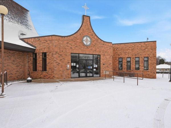 965 Larpenteur Avenue W, Roseville, MN 55113