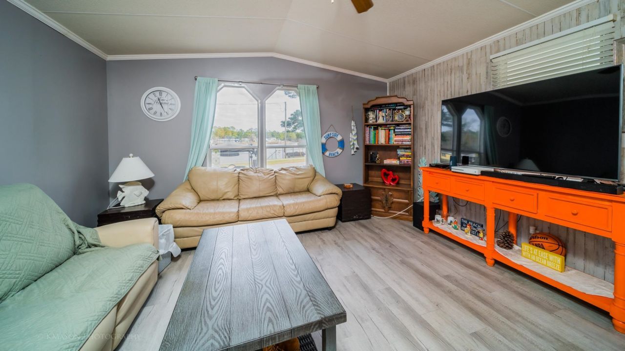 1701 Crystal Lake Dr. Photo 11