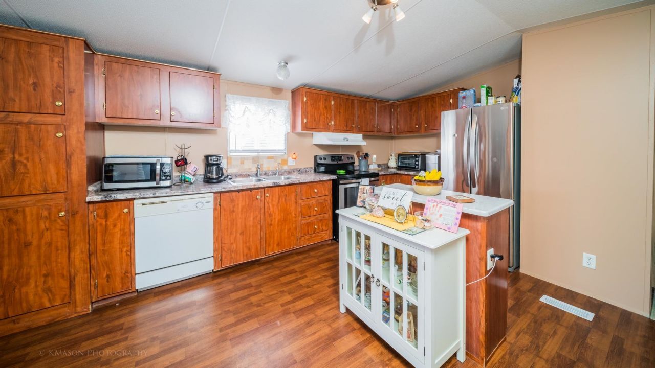 1701 Crystal Lake Dr. Photo 13