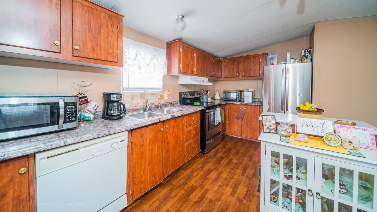 1701 Crystal Lake Dr. Photo 18