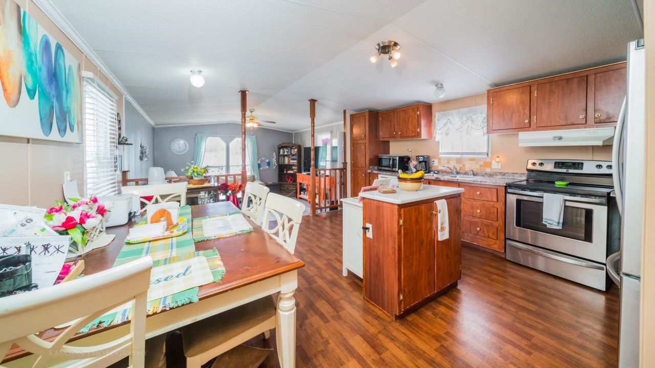 1701 Crystal Lake Dr. Photo 20