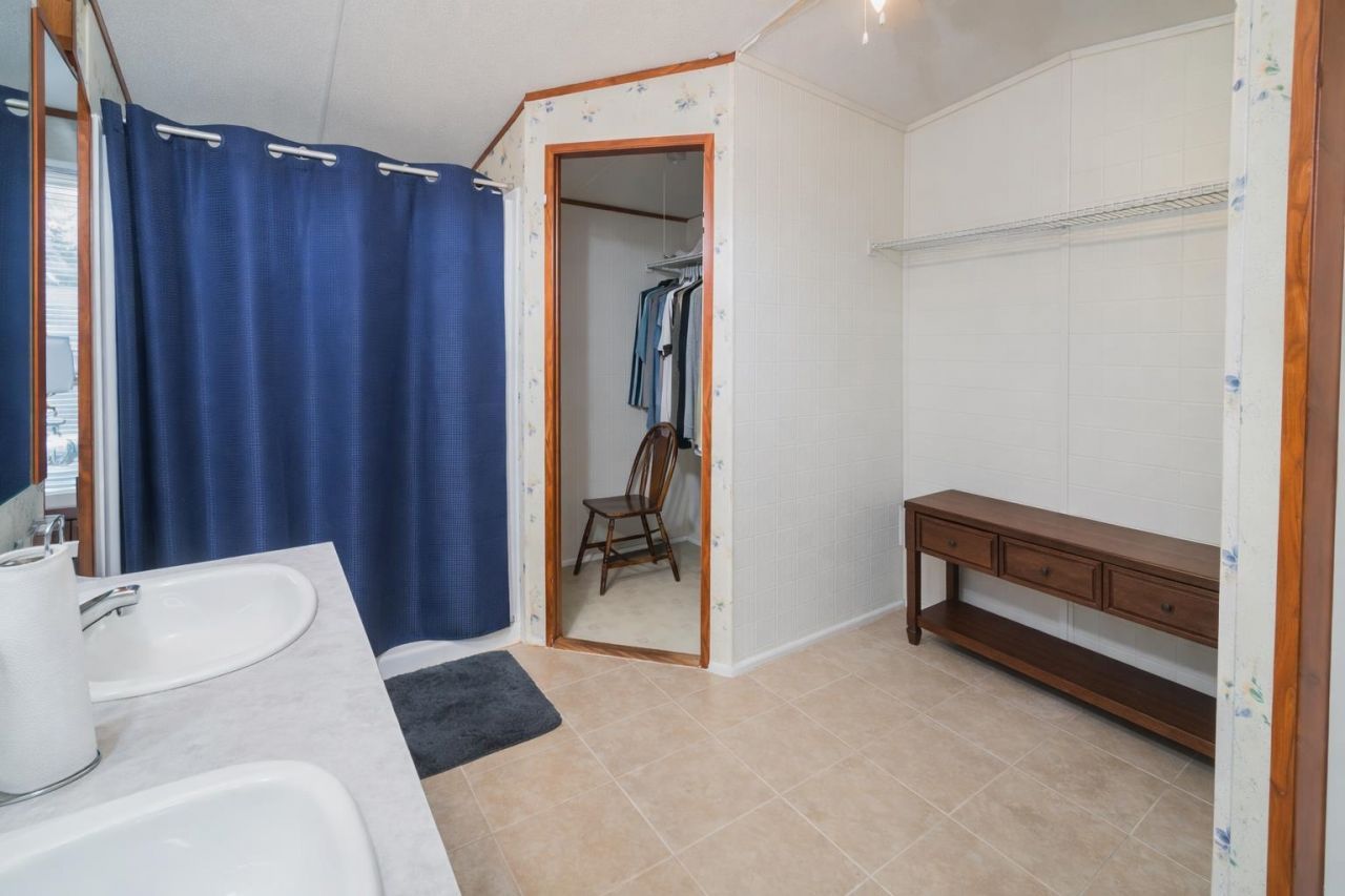 1701 Crystal Lake Dr. Photo 21