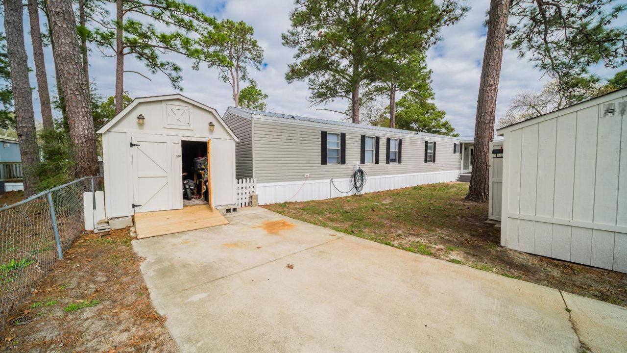 1701 Crystal Lake Dr. Photo 26