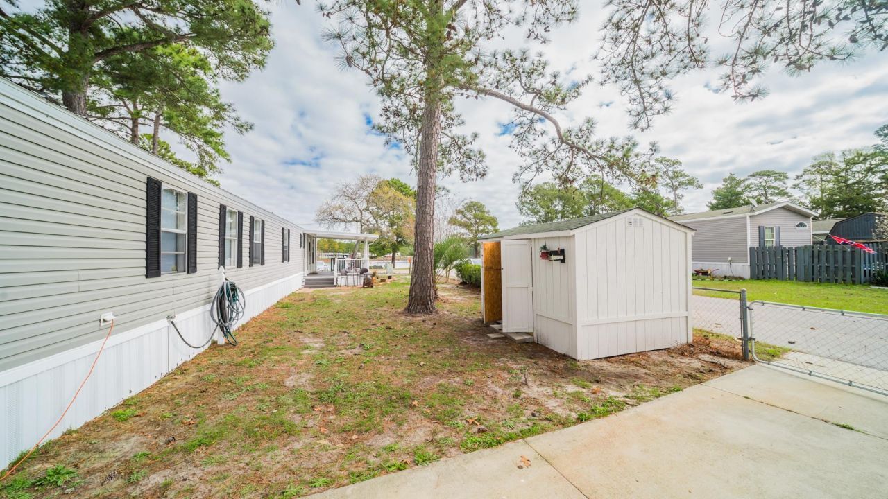 1701 Crystal Lake Dr. Photo 27