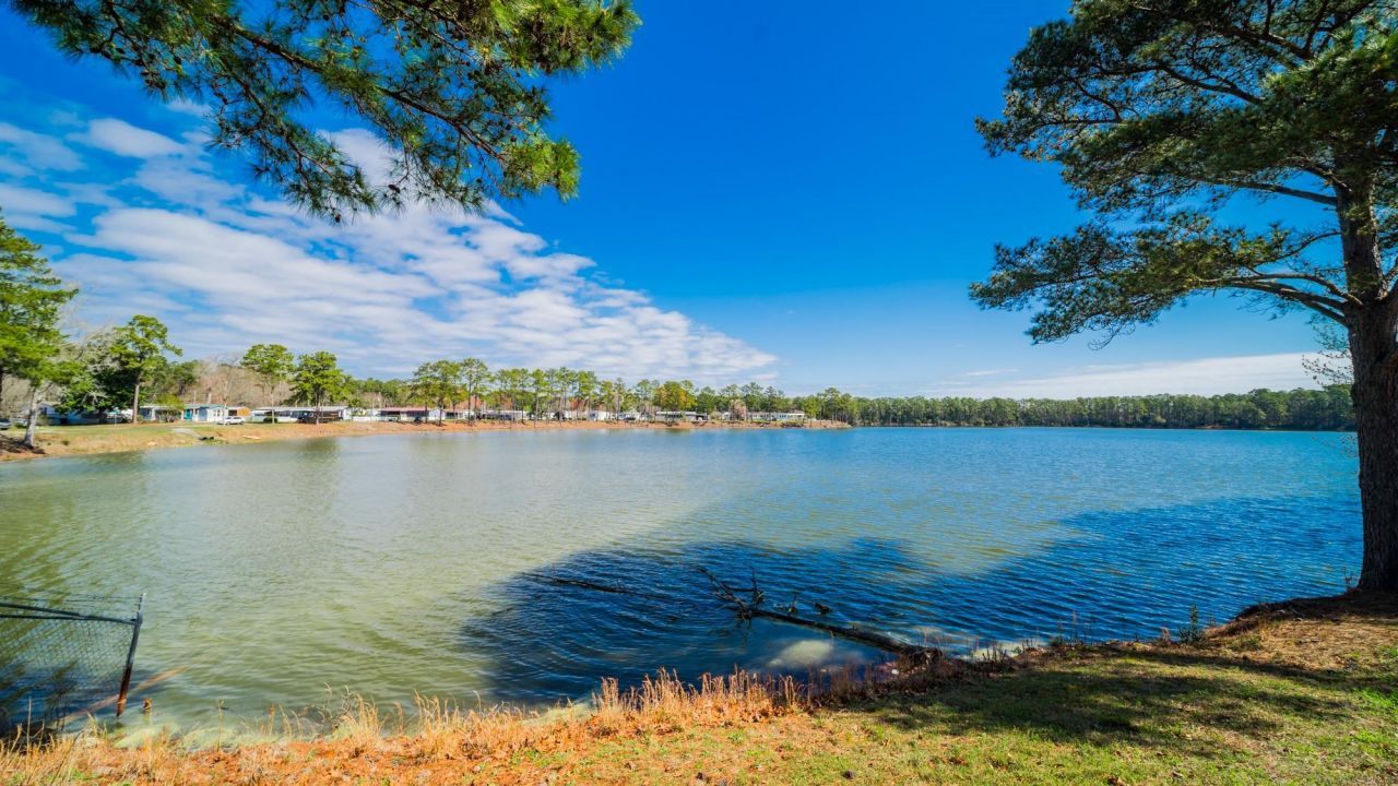 1701 Crystal Lake Dr. Photo 4