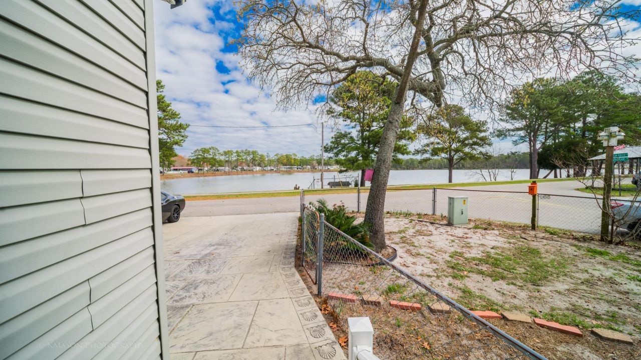 1701 Crystal Lake Dr. Photo 7