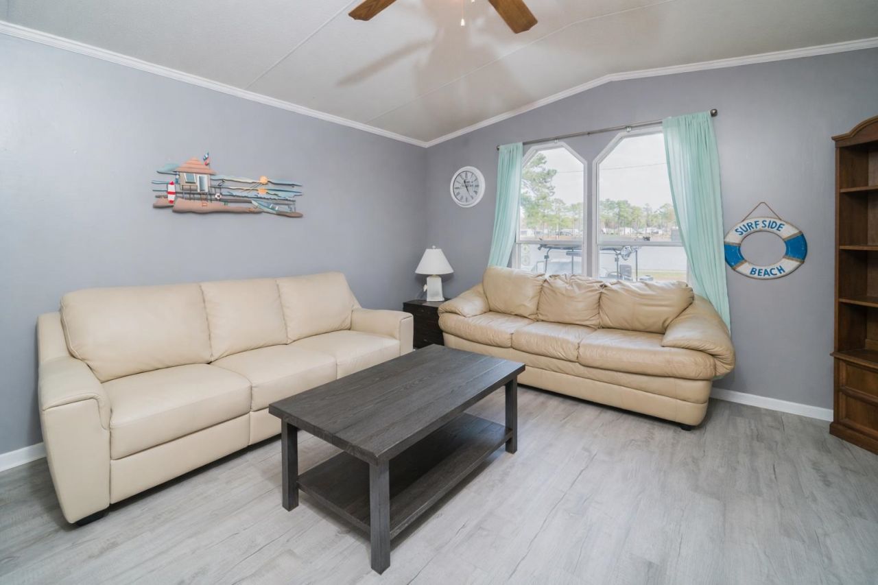 1701 Crystal Lake Dr. Photo 8