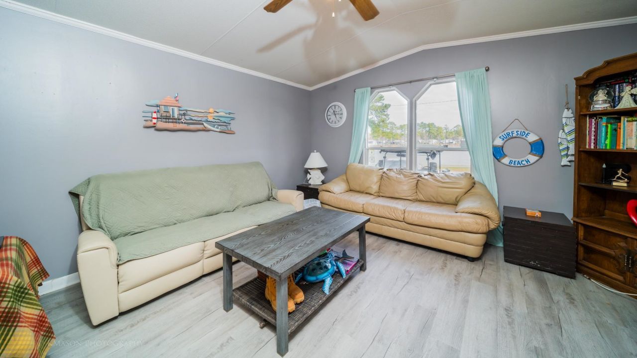 1701 Crystal Lake Dr. Photo 9