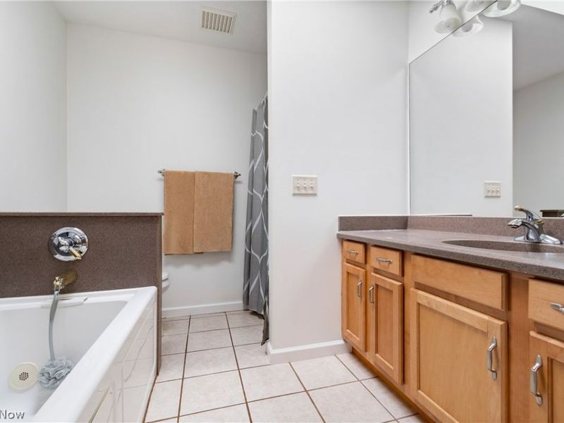 2813 N Bender Avenue, Akron, OH 44319 Photo 19