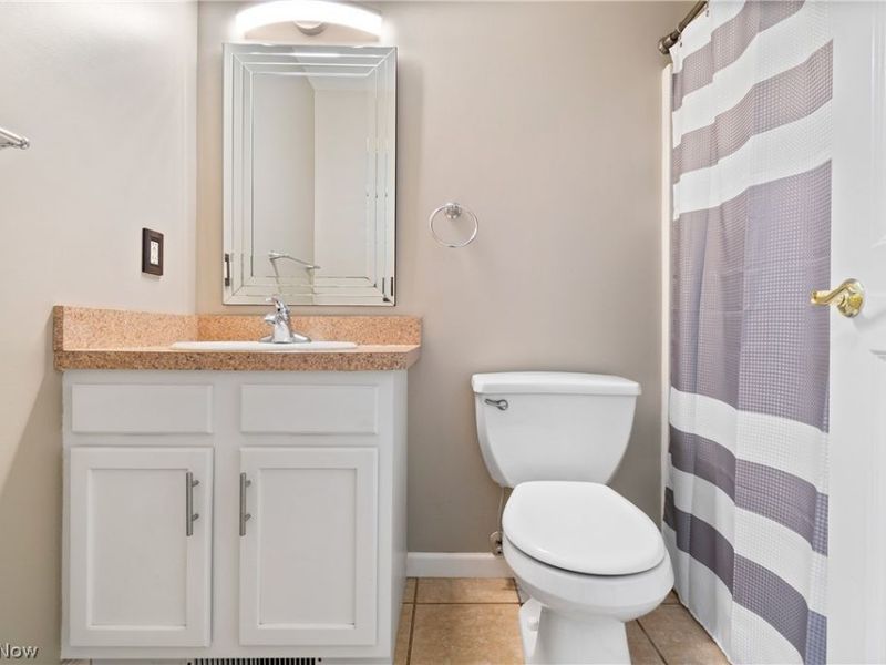 2813 N Bender Avenue, Akron, OH 44319 Photo 22