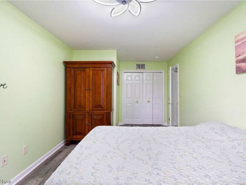 2813 N Bender Avenue, Akron, OH 44319 Photo 23