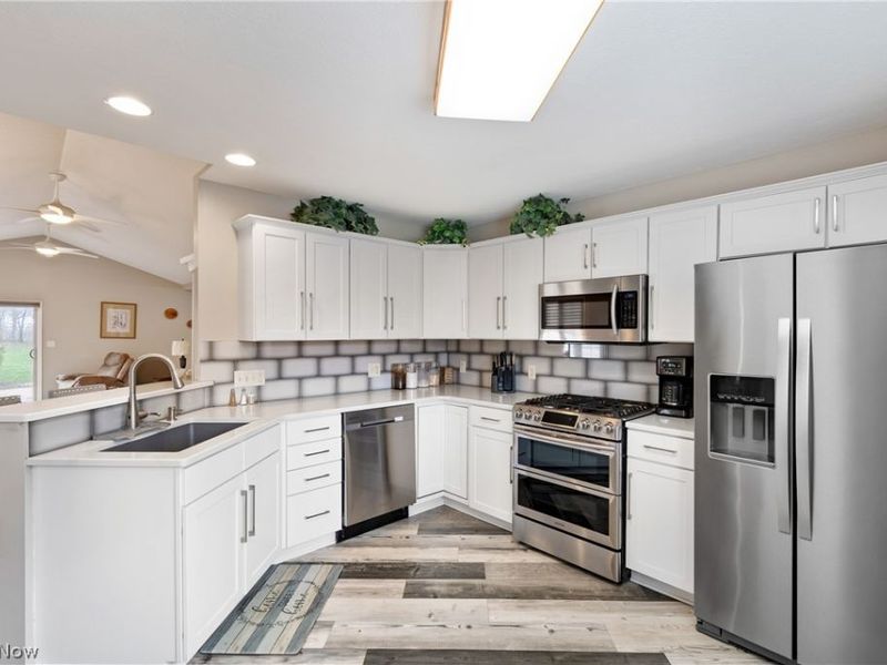 2813 N Bender Avenue, Akron, OH 44319 Photo 9