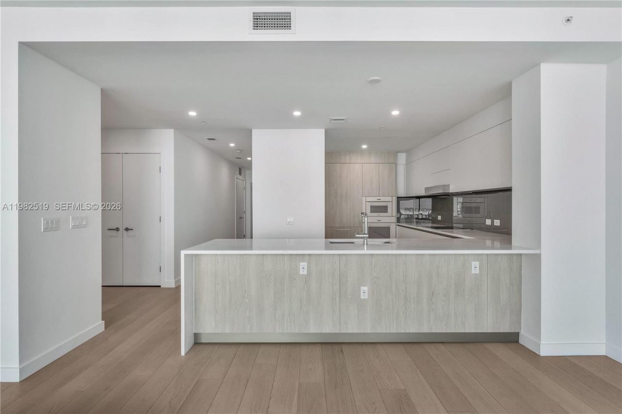 9201 E Bay Harbor Dr , Unit 804, Bay Harbor Islands, FL 33154 Photo