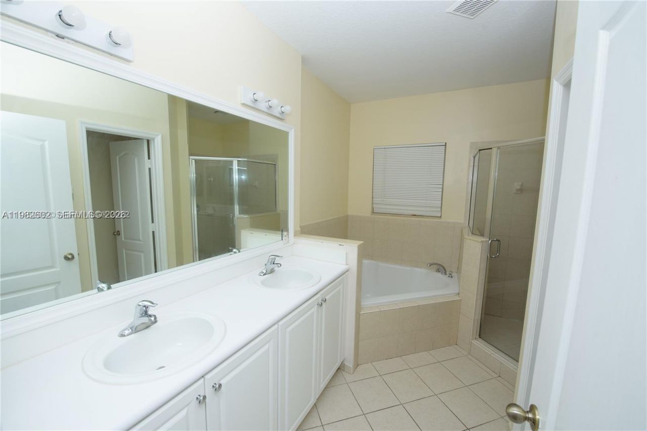 174 NE 32nd Ter , Homestead, FL 33033 Photo
