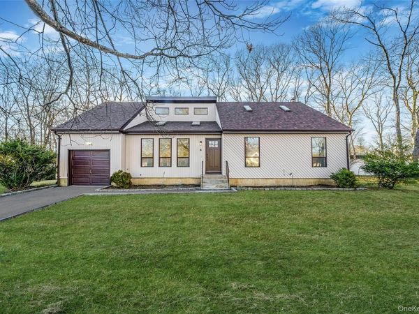 4 Rainbow Court, Middle Island, NY 11953