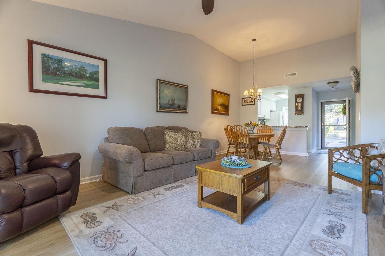 177 Club Circle Photo 14