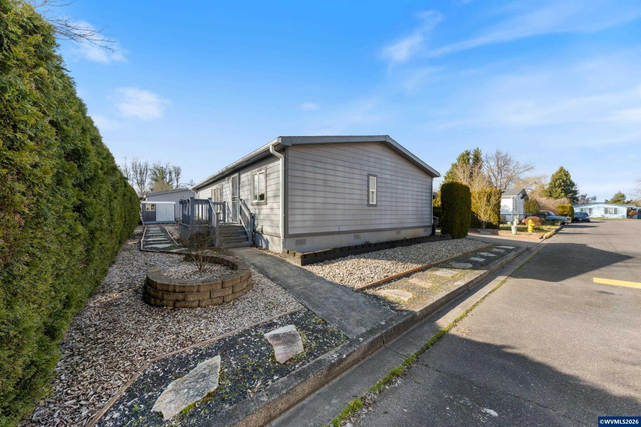 1377 SW Louise Dr, McMinnville, OR 97128 Main Photo