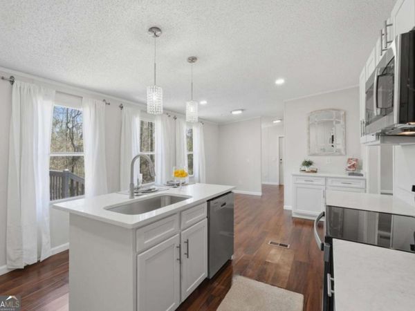 67 Forest Lake Circle Road, Pendergrass, GA 30567