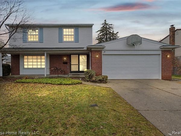 30121 Woodhouse Drive, Warren, MI 48092
