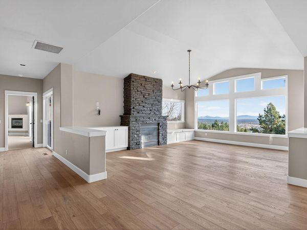 3122 NW Colonial Drive, Bend, OR 97703