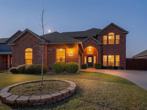 228 Bob White Drive, Red Oak, TX 75154