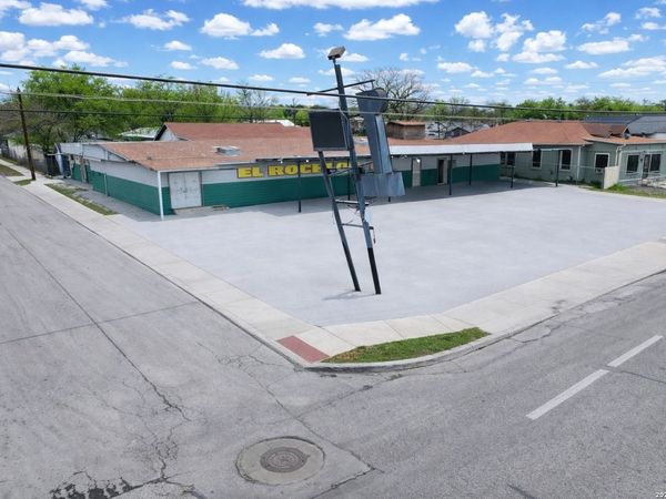 3239 W Commerce St., San Antonio, TX 78207
