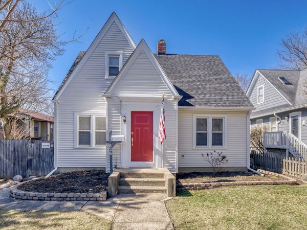 626 N Hough Street , Barrington, IL 60010