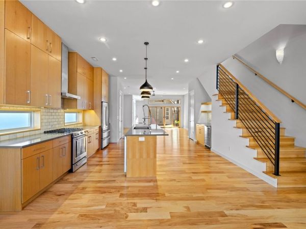 218 SE 7th Street , Bentonville, AR 72712