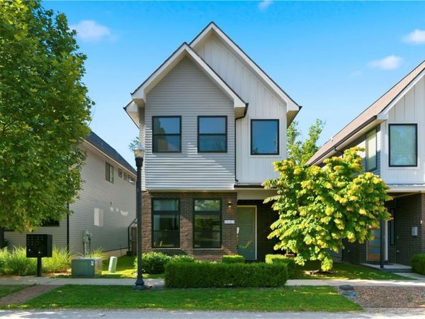 218 SE 7th Street, Bentonville, AR 72712