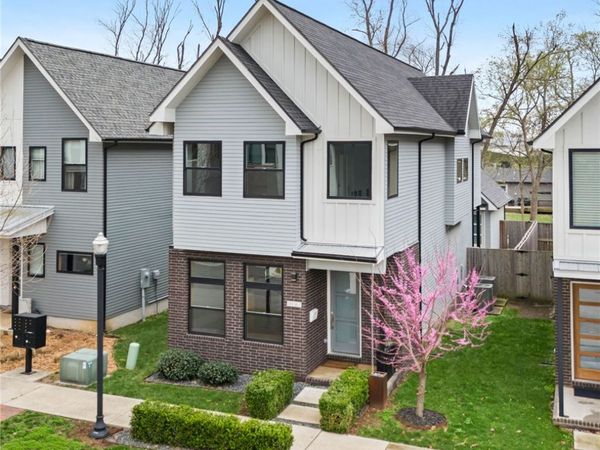 218 SE 7th Street , Bentonville, AR 72712