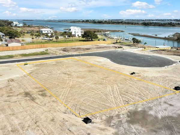 164 Wave Crest Drive , Hampstead, NC 28443