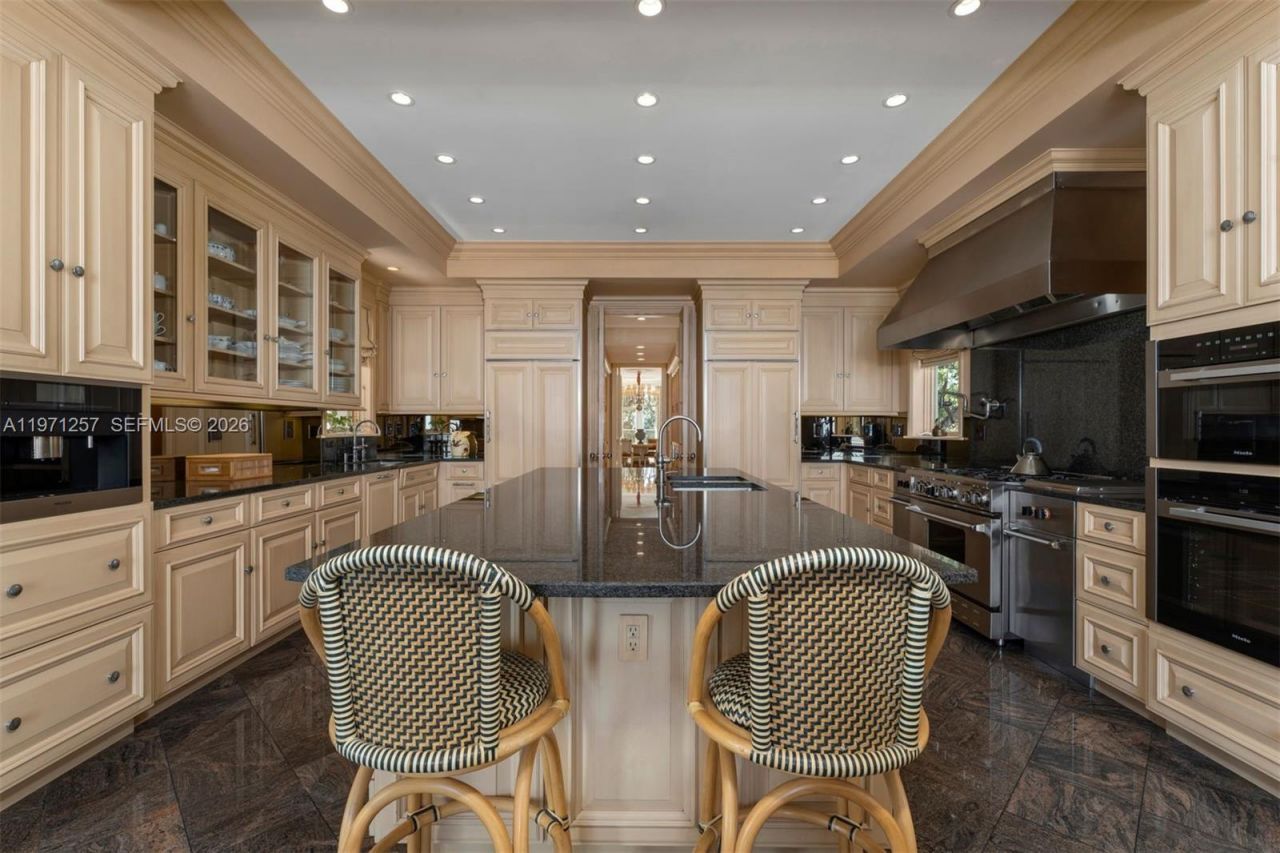 10 Tahiti Beach Island Rd, Coral Gables, FL 33143 Photo