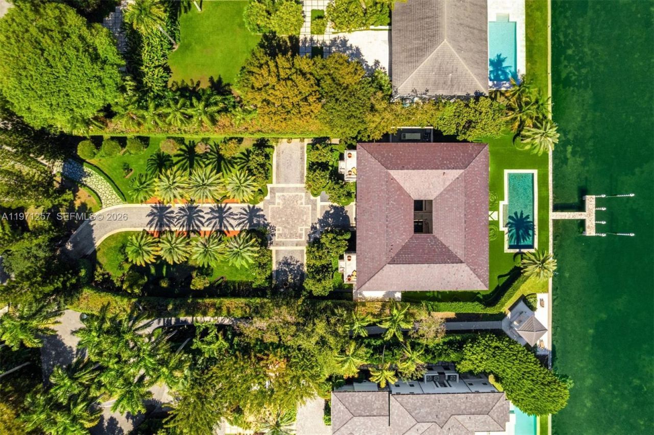 10 Tahiti Beach Island Rd, Coral Gables, FL 33143 Photo