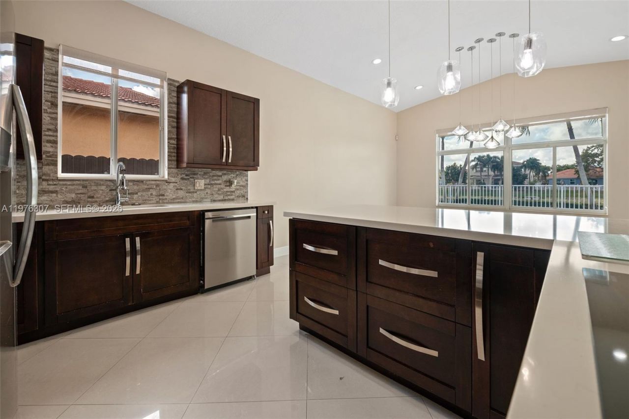 15962 SW 62nd St, Miami, FL 33193 Photo