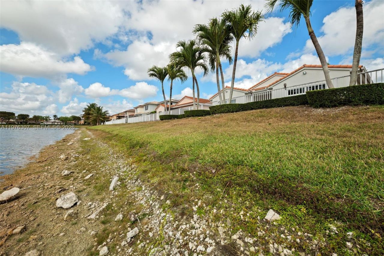 15962 SW 62nd St, Miami, FL 33193 Photo