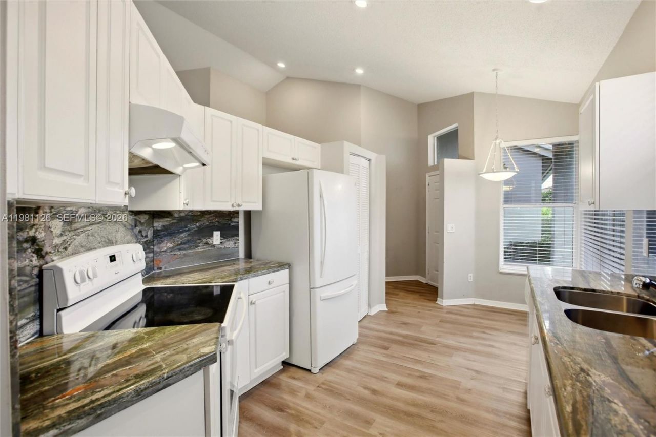 17208 Hampton Blvd, Boca Raton, FL 33496 Photo