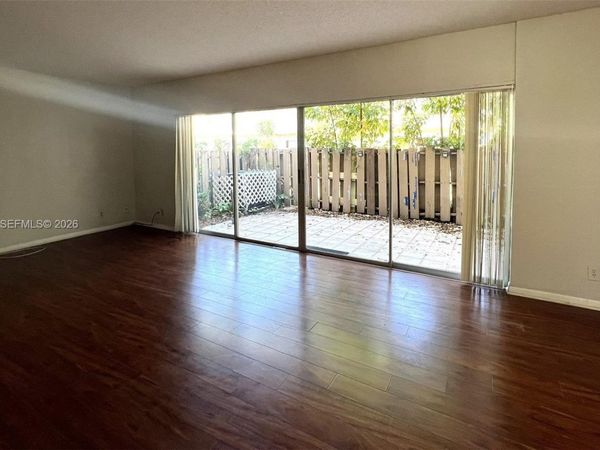 8249 NW 8th Pl, Unit 4, Plantation, FL 33324