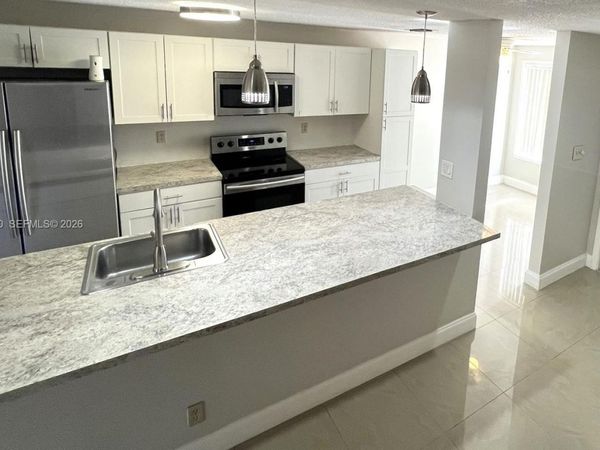 8249 NW 8th Pl, Unit 4, Plantation, FL 33324