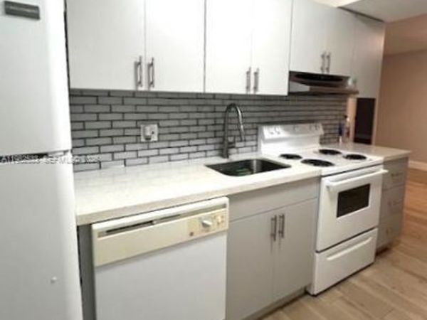 1251 NE 108th St, Unit 103, Miami, FL 33161