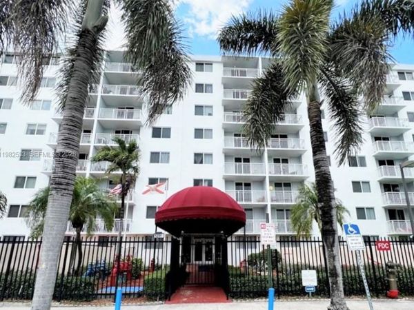 1251 NE 108th St, Unit 103, Miami, FL 33161