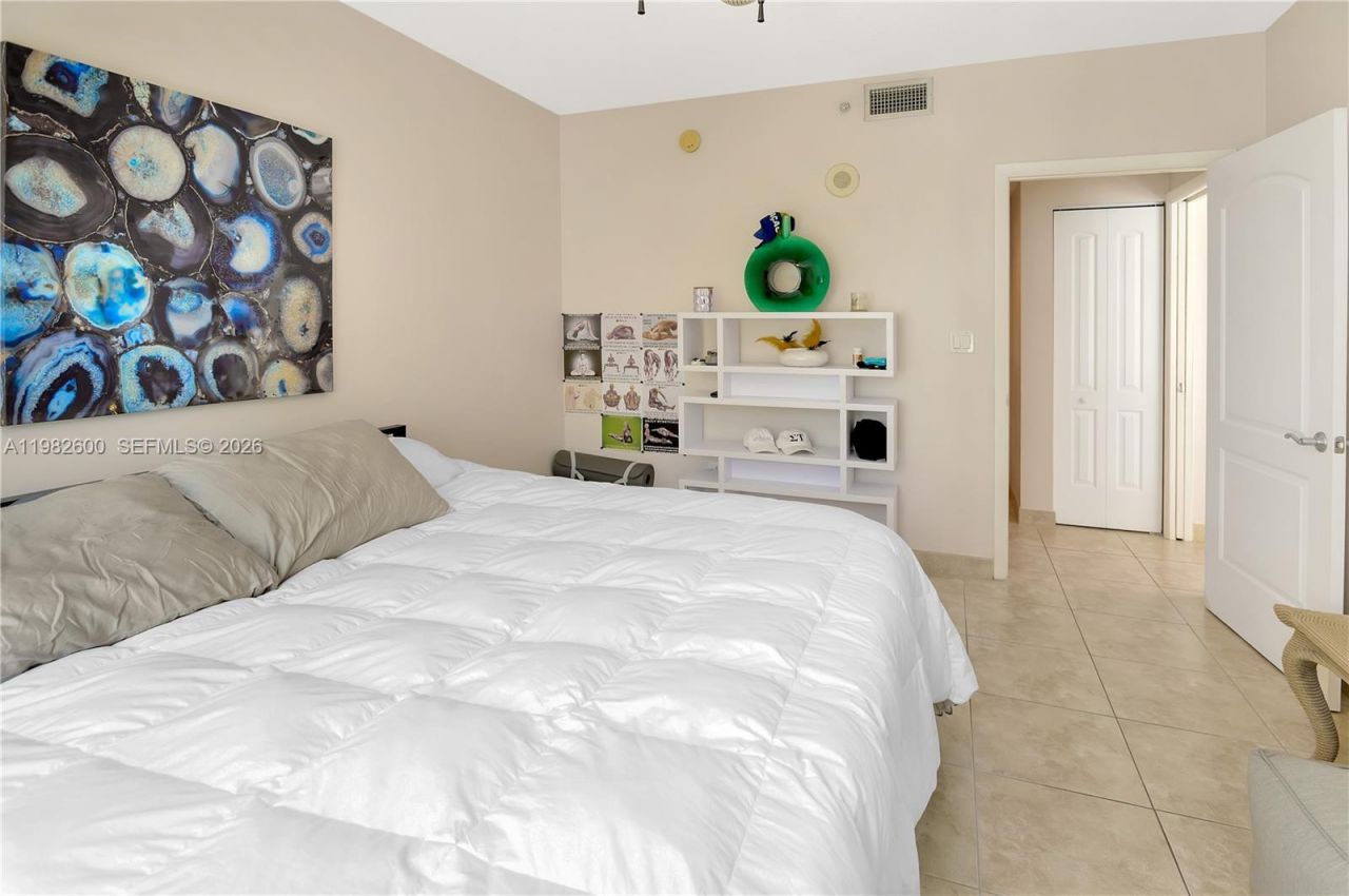 110 Washington Ave, Unit 2414, Miami Beach, FL 33139 Photo