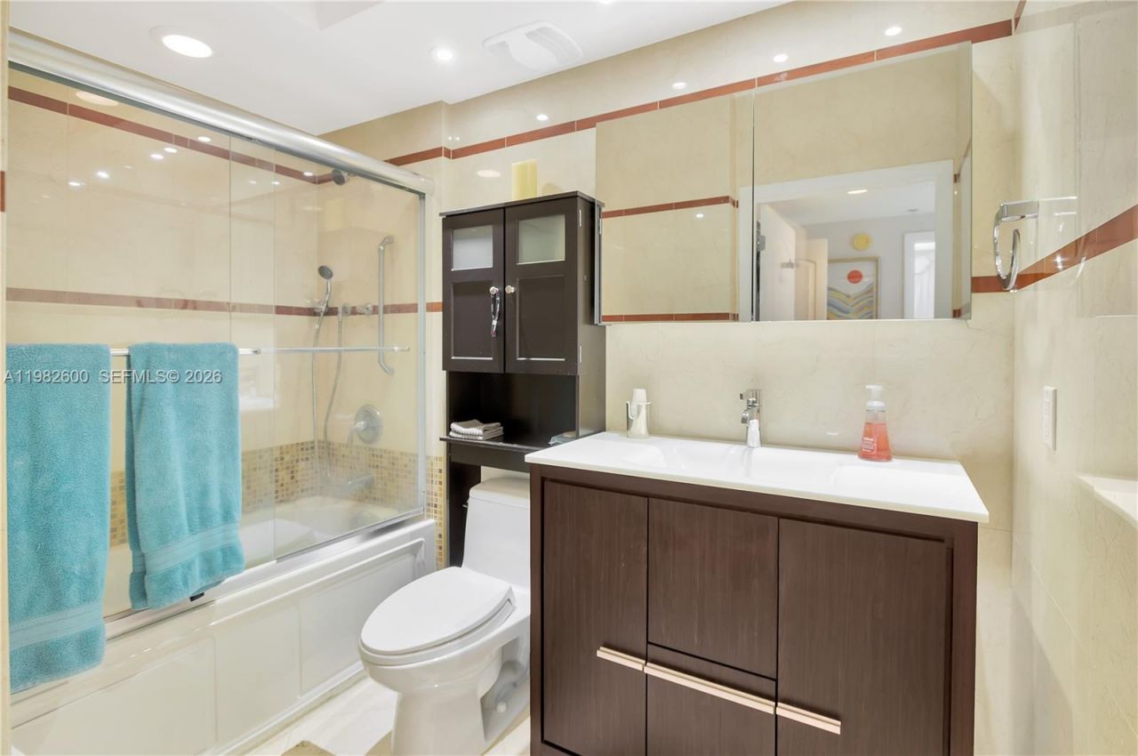 110 Washington Ave, Unit 2414, Miami Beach, FL 33139 Photo