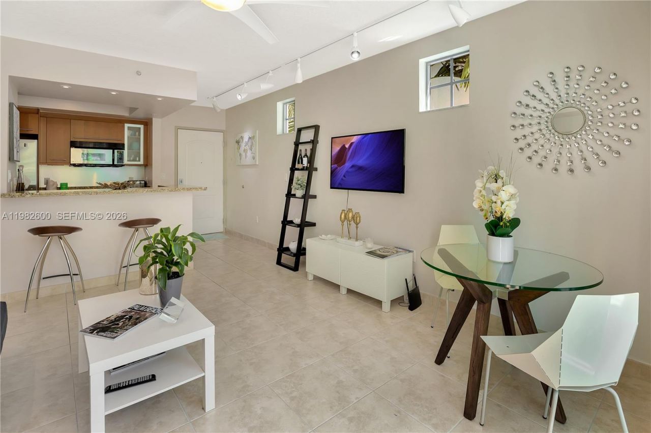 110 Washington Ave, Unit 2414, Miami Beach, FL 33139 Photo